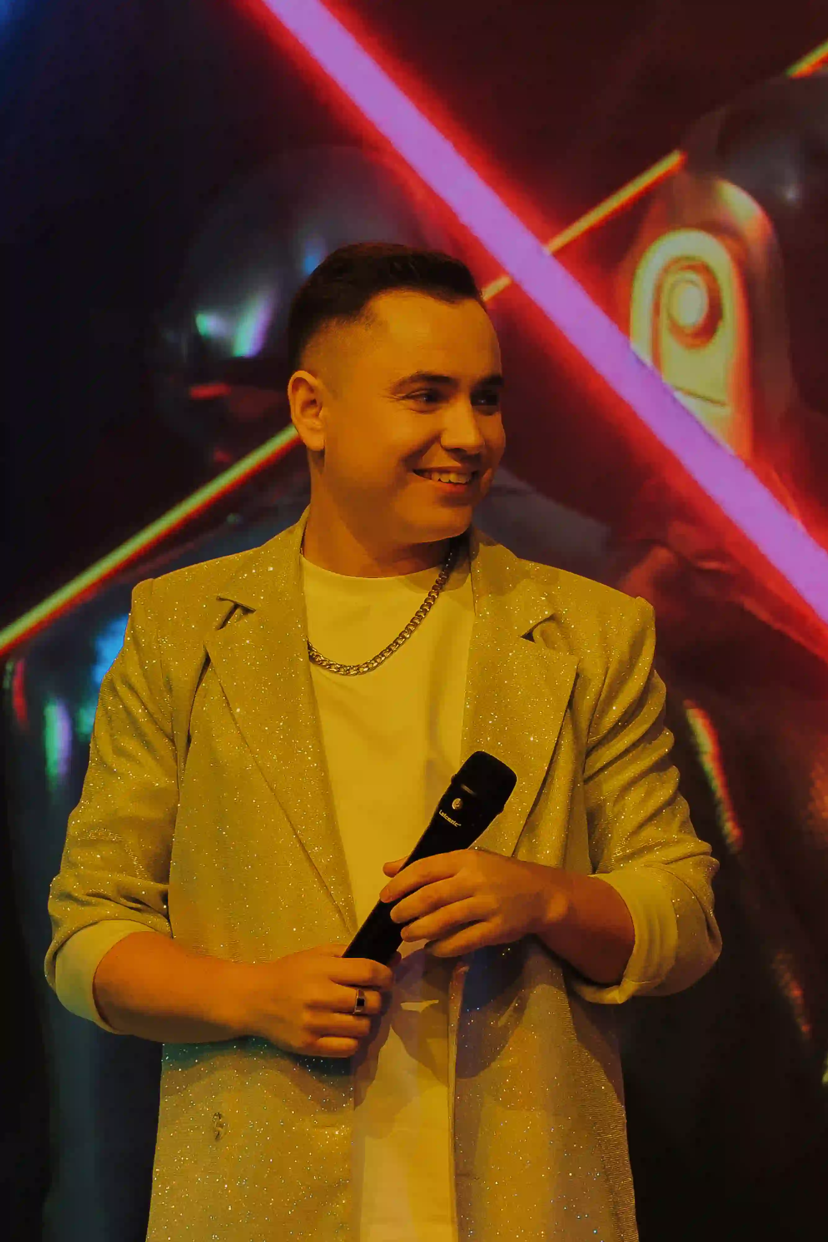 Певец кавер-группы из Челябинска