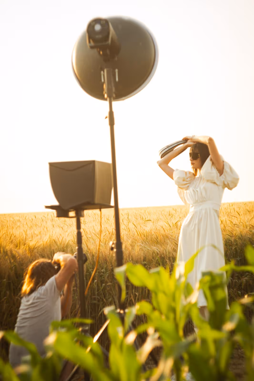 Fashion-Shooting für Steffl: Werbefotograf Roland Wimmer mit Model Damaris Heinfellner.