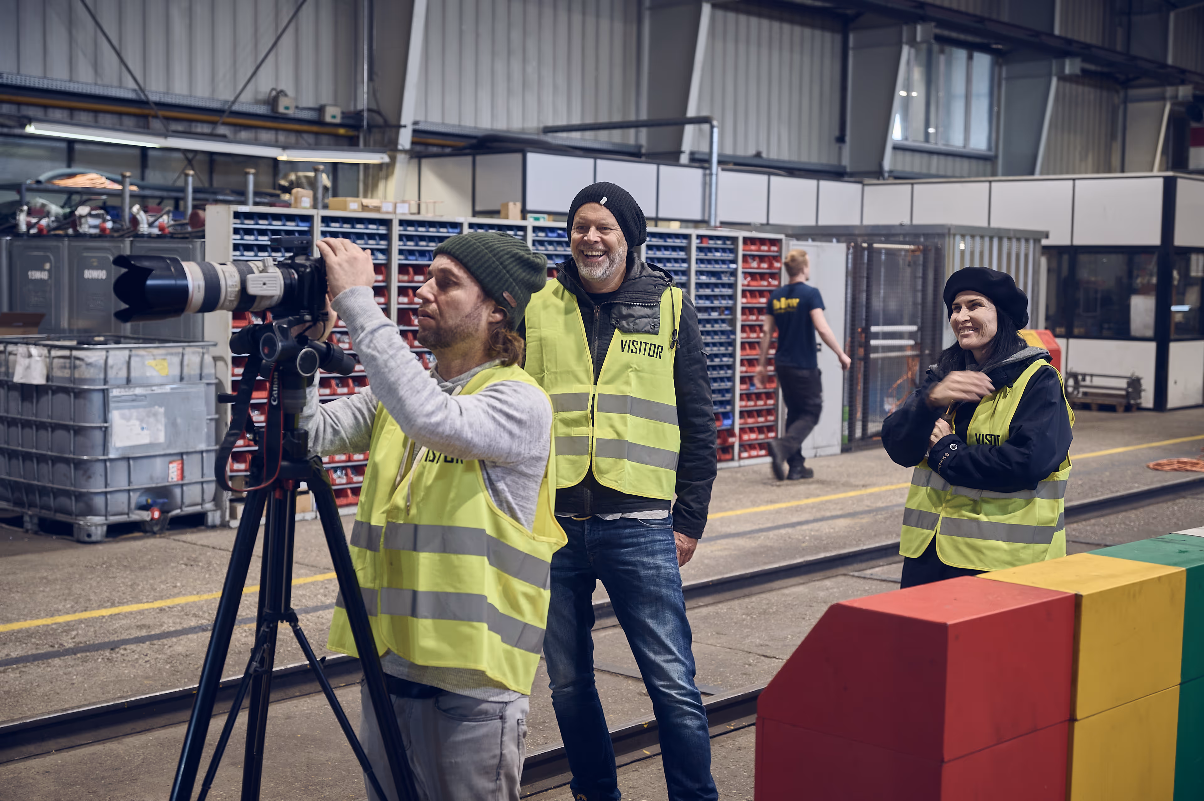 Industrie-Shooting für Rhomberg Sersa: Werbefotograf Roland Wimmer im Einsatz mit Tom Hulan (Q2) und Visagistin Sonja Aigner.