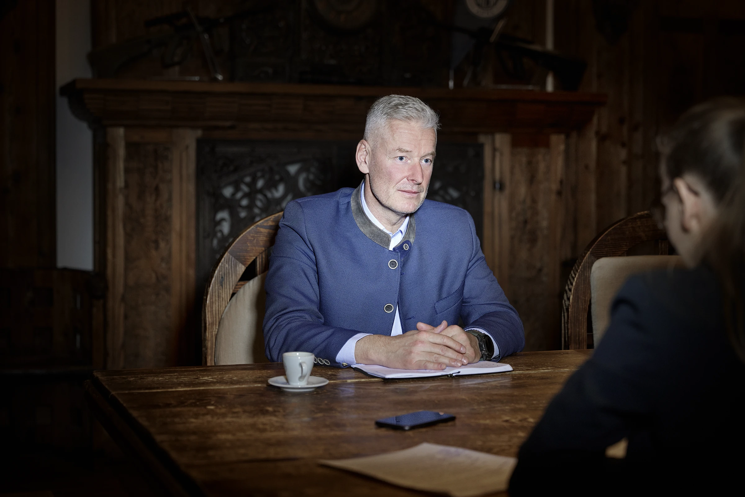 „Werbefotografie für Forbes Magazin & Steyr Arms – Porträt und Campaign Shooting von Roland Wimmer“