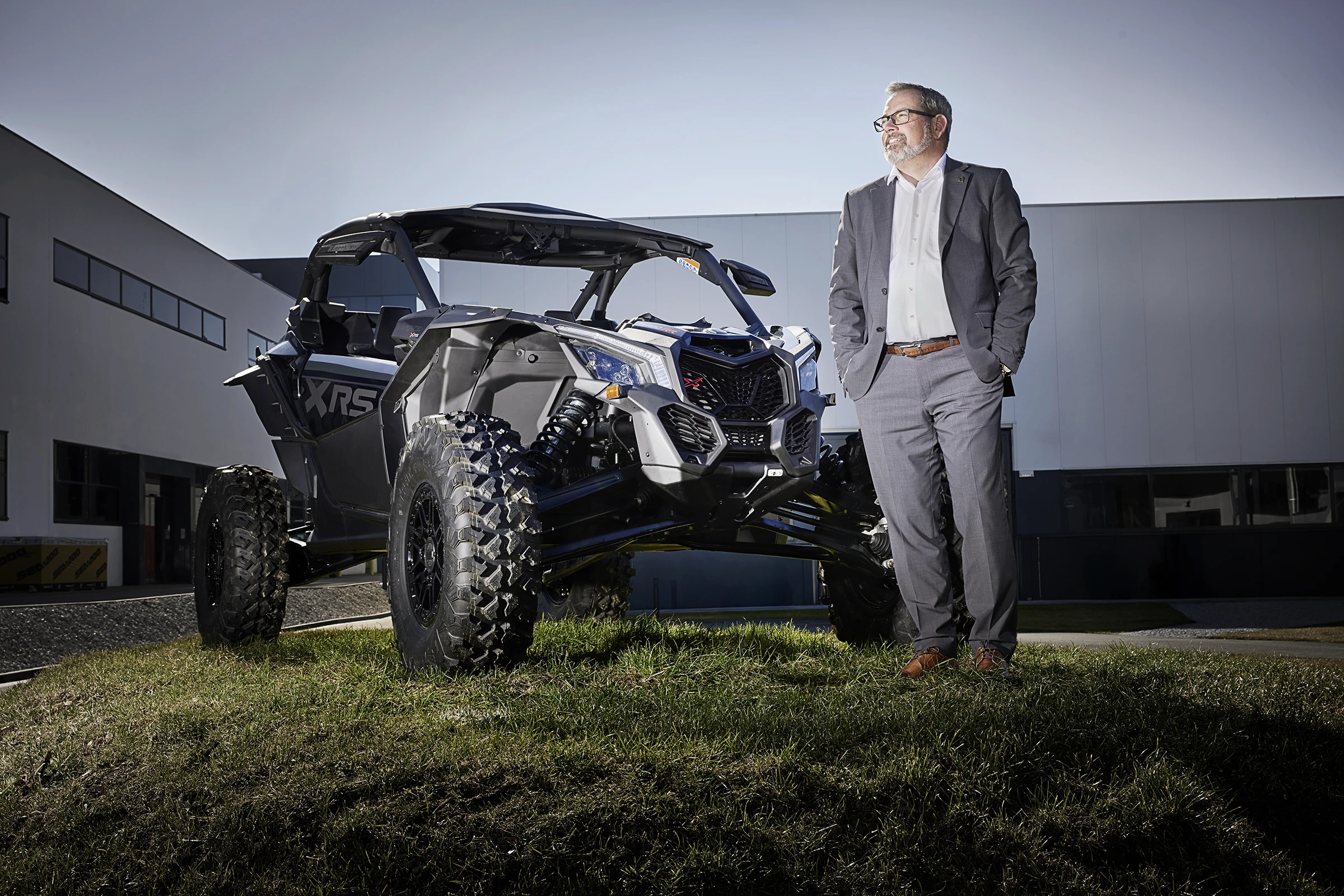Roland Wimmer, Fotograf Oberösterreich, Businessfotografie, BRP-Rotax, Mario Gebetshuber, Can-Am Maverick X3, Industriefotografie, Executive Portrait, Gunskirchen, Werbefotografie.