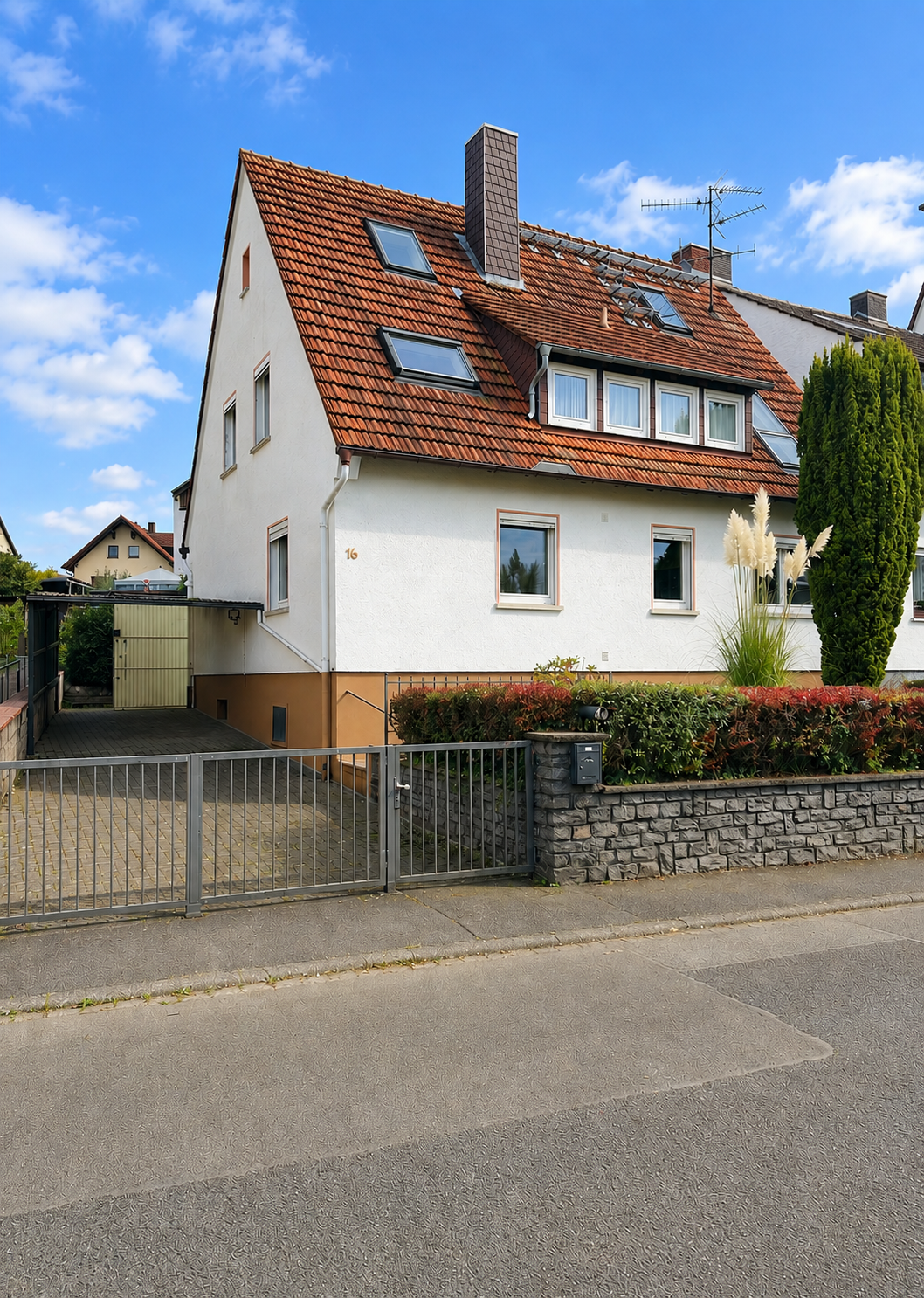 Aussenansicht der Feridani Immobilie