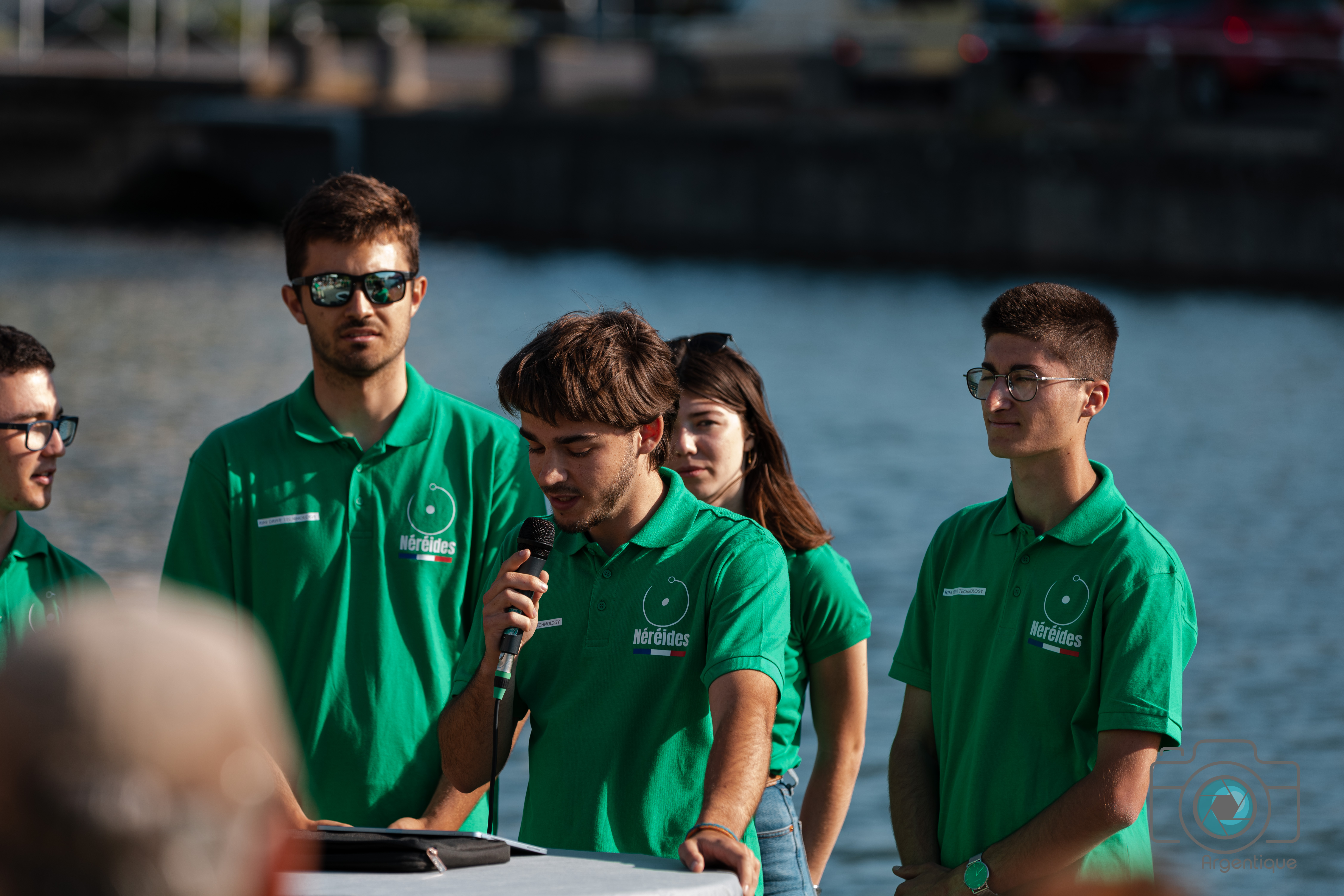 Discours de l'équipe Néréides lors de la première mise à l'eau, à Troyes.