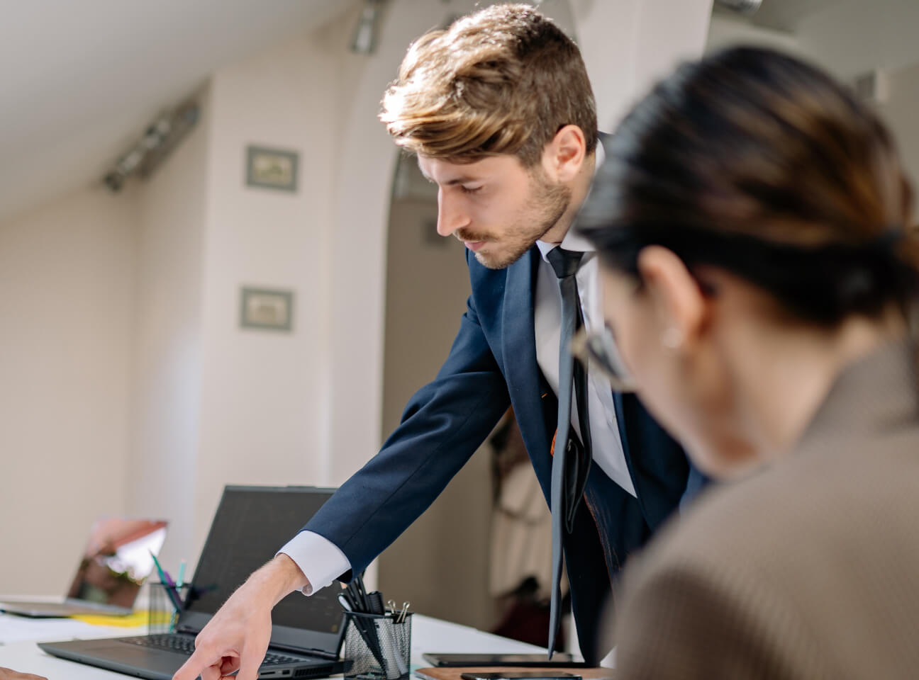 man explaining the breaf