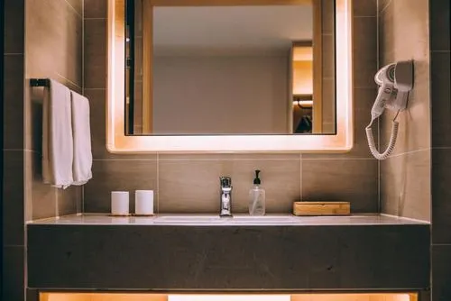 modern-hotel-bathroom.jpg