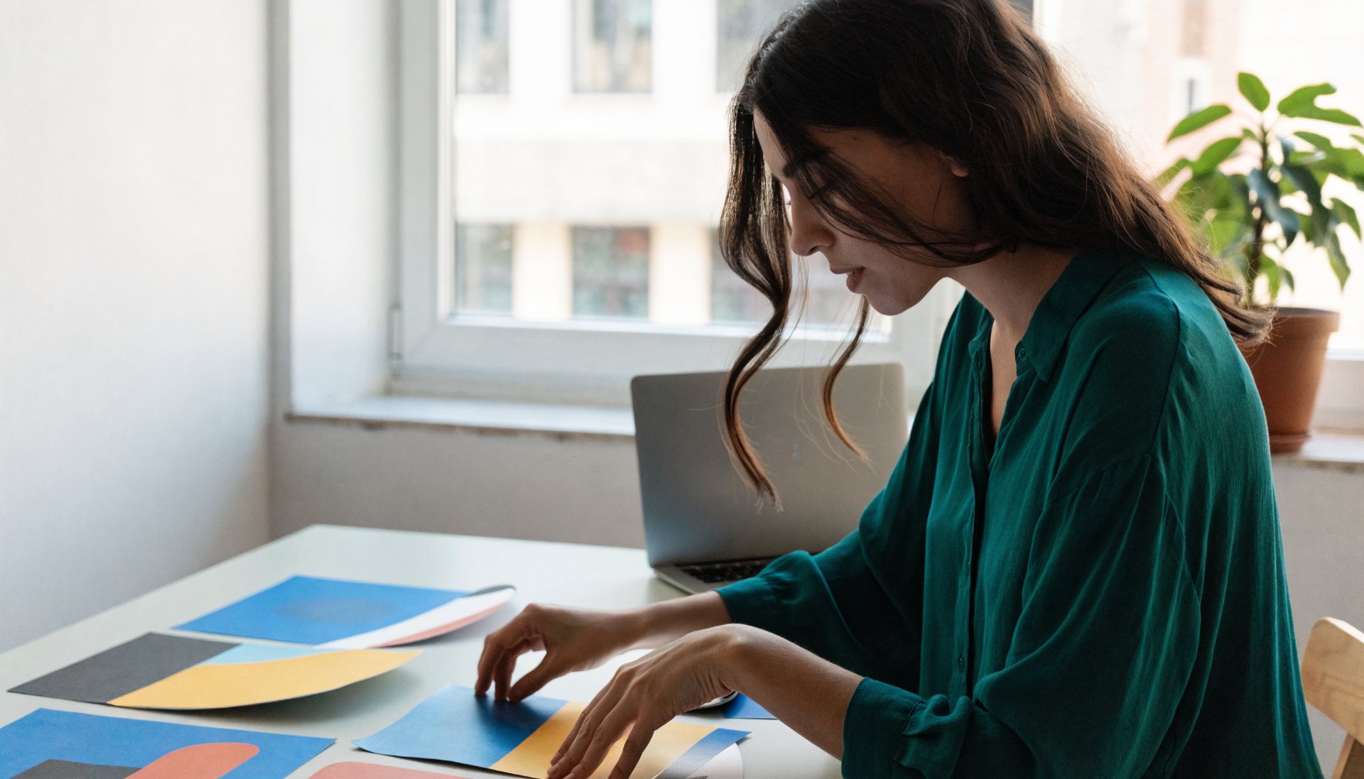 Graphic designer reviewing brand boards in a Cordoba home studio
