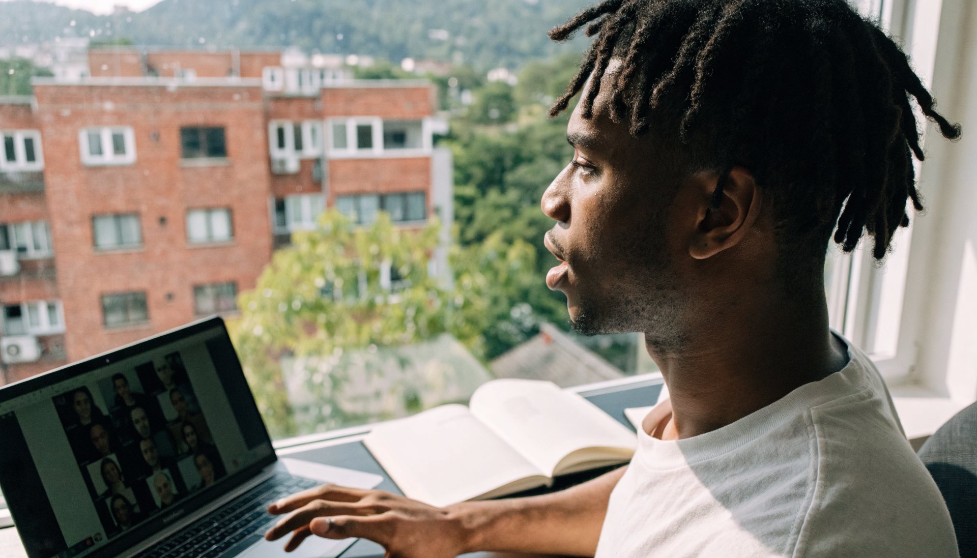 Senior marketing lead on a video call from Bogota