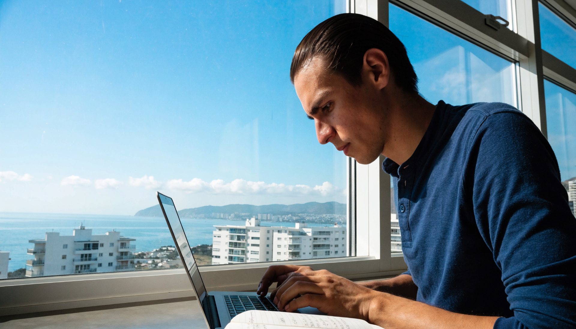 Embedded marketing specialist working from Vina del Mar