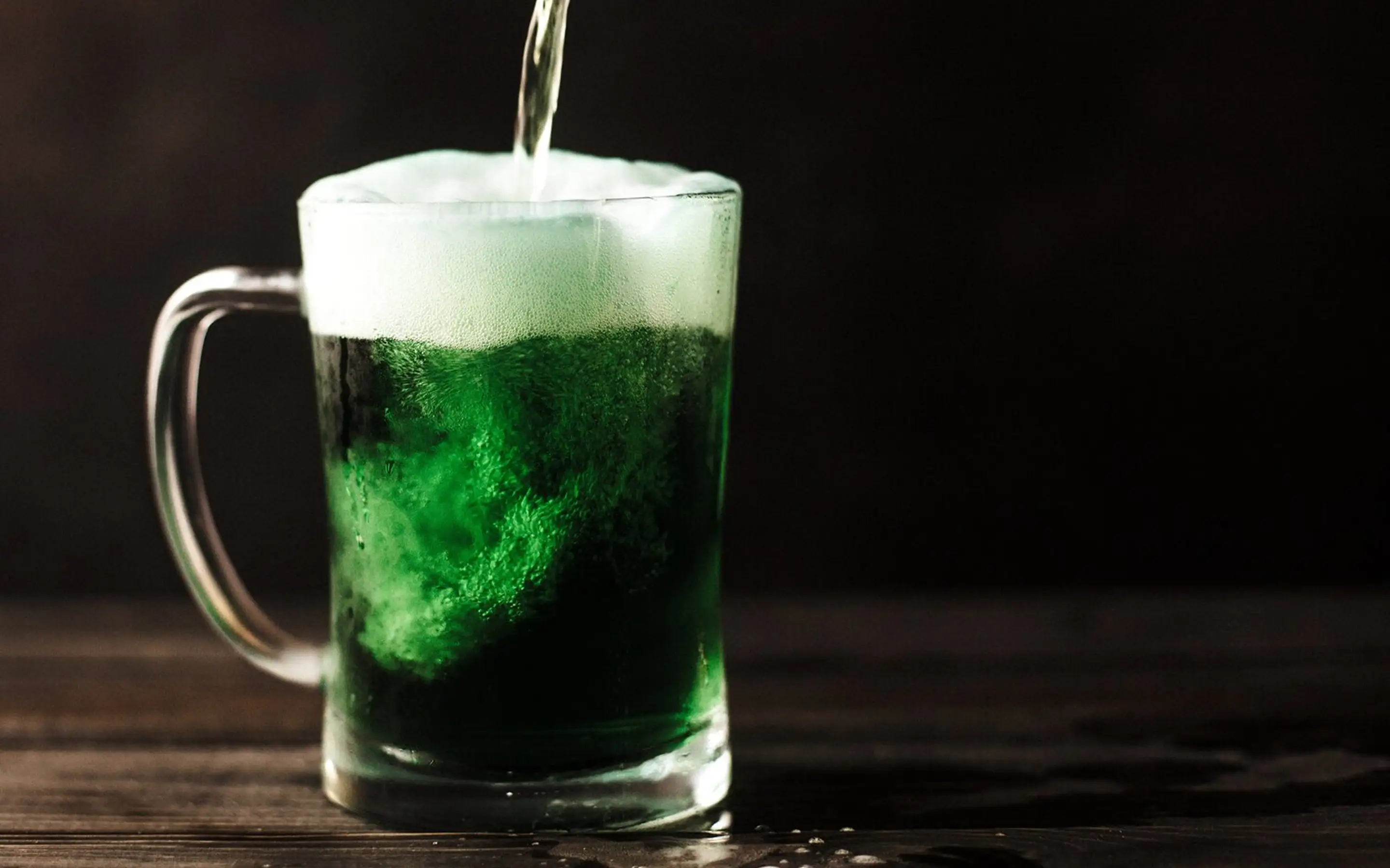 Image of a green drink in a glass
