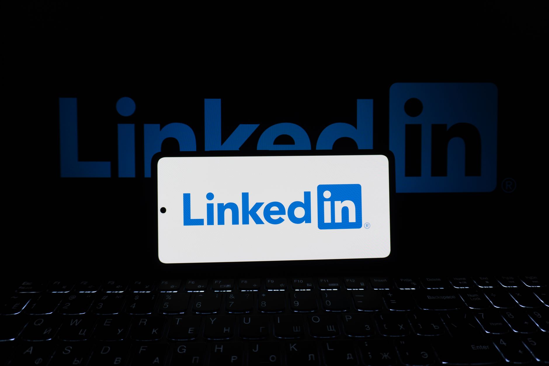 Cold DM LinkedIn avocat : c’est autorisé ou pas ?