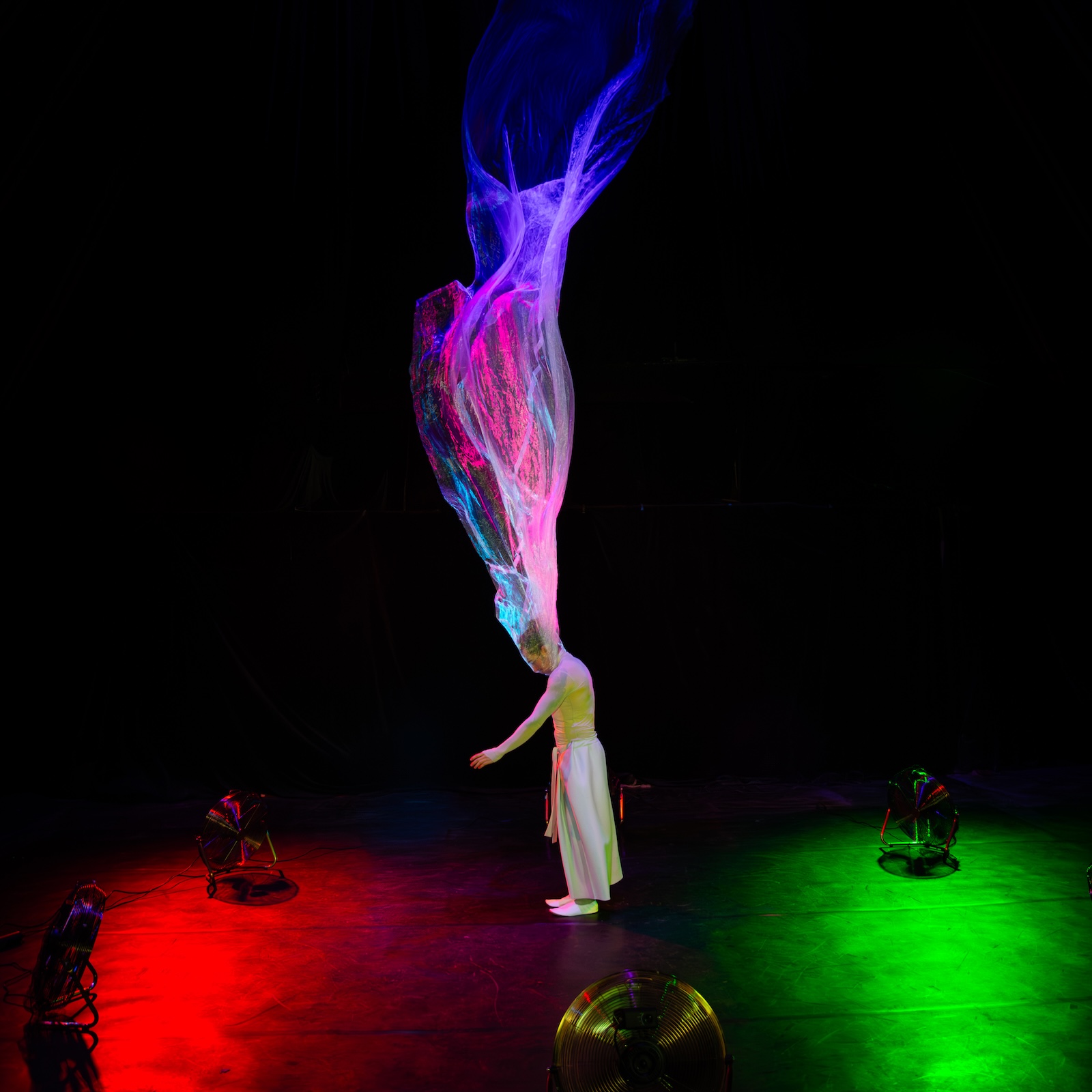 Zhenja Genial Ethereal Wave – schwebender Stoff über Gesicht, Showact Firmenevent Deutschland