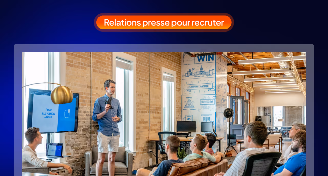 Candidate tech consultant un article de presse sur son téléphone avant de répondre à une offre