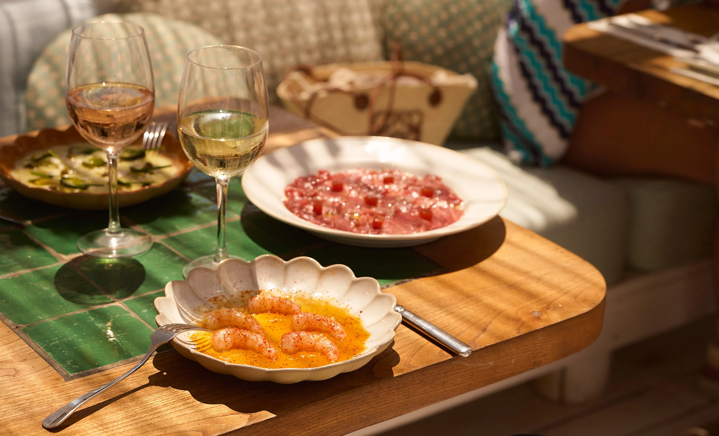 Table set with a shrimp tasting and rosé wine by the sea, art of living by the Experimental Group.
