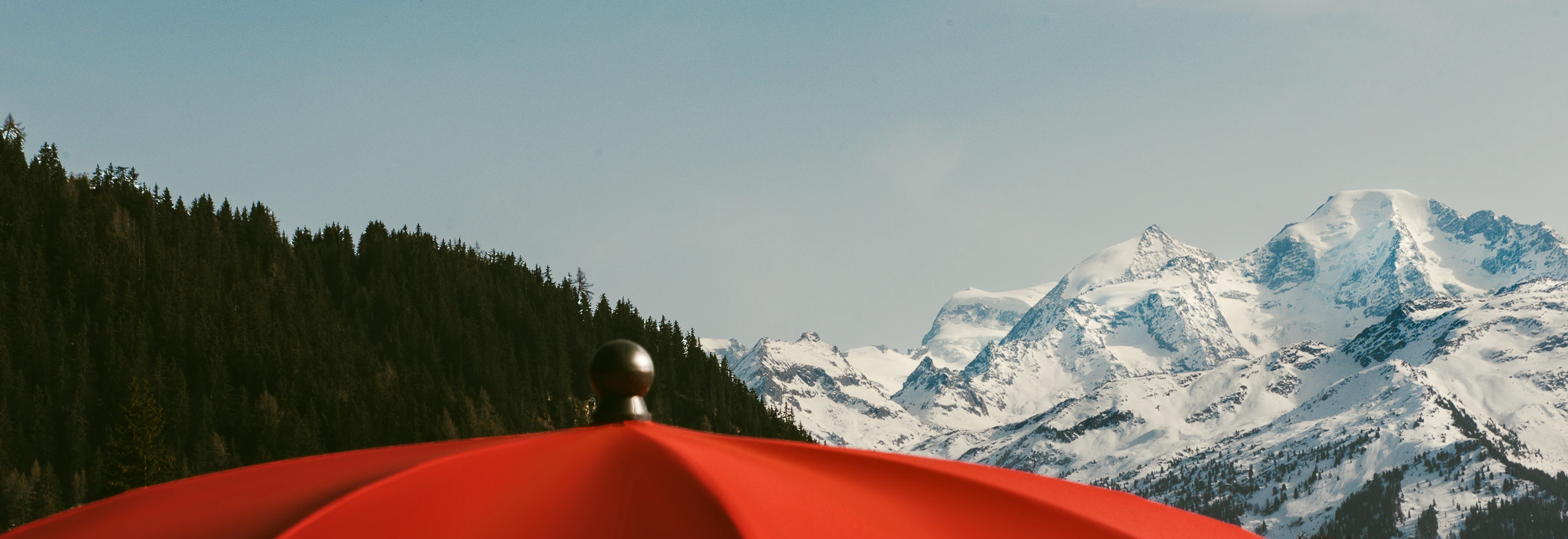 Red sun umbrella contrasting with snowy mountains, Experimental Group
