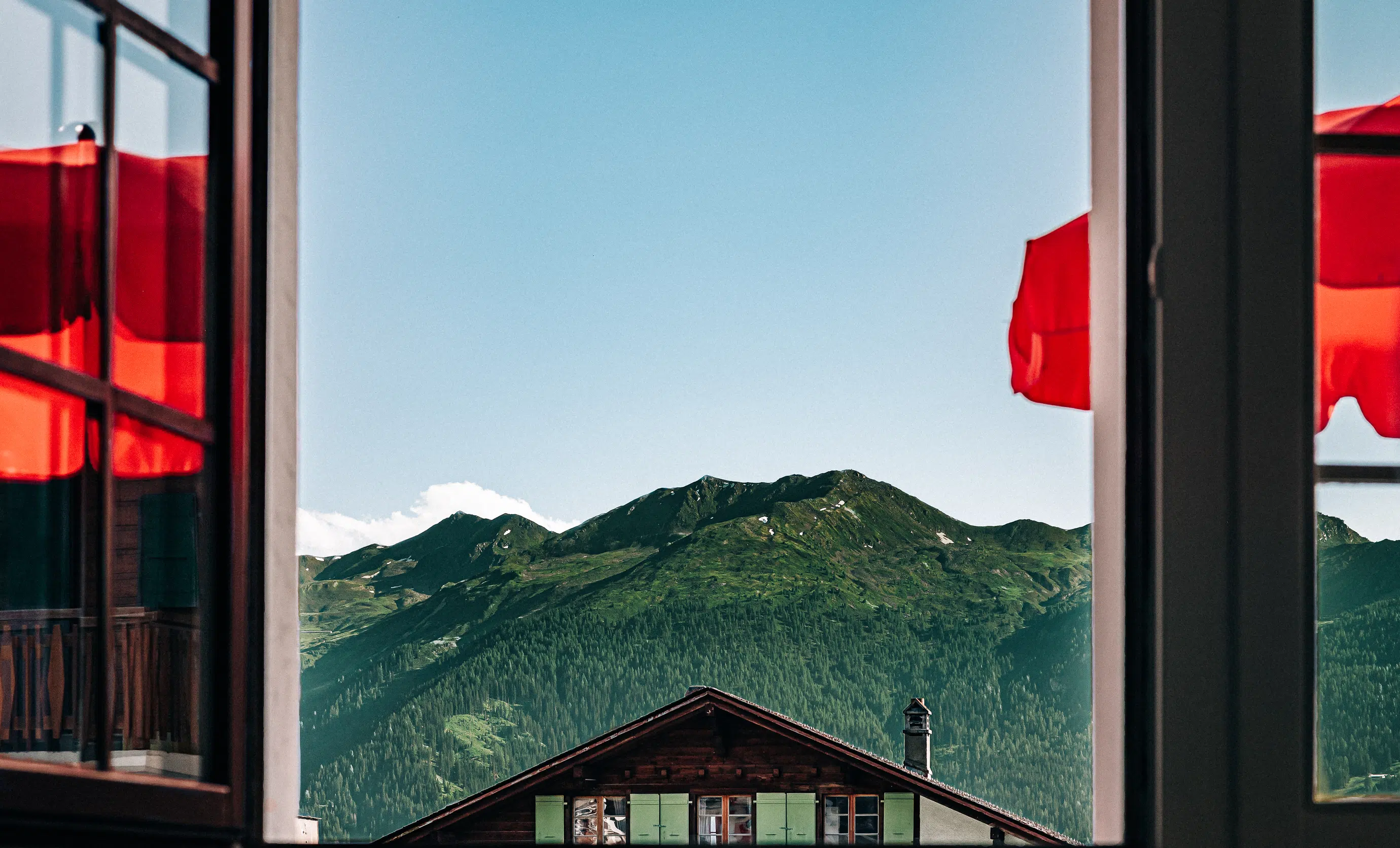 Panoramic mountain view from a window, Experimental Group