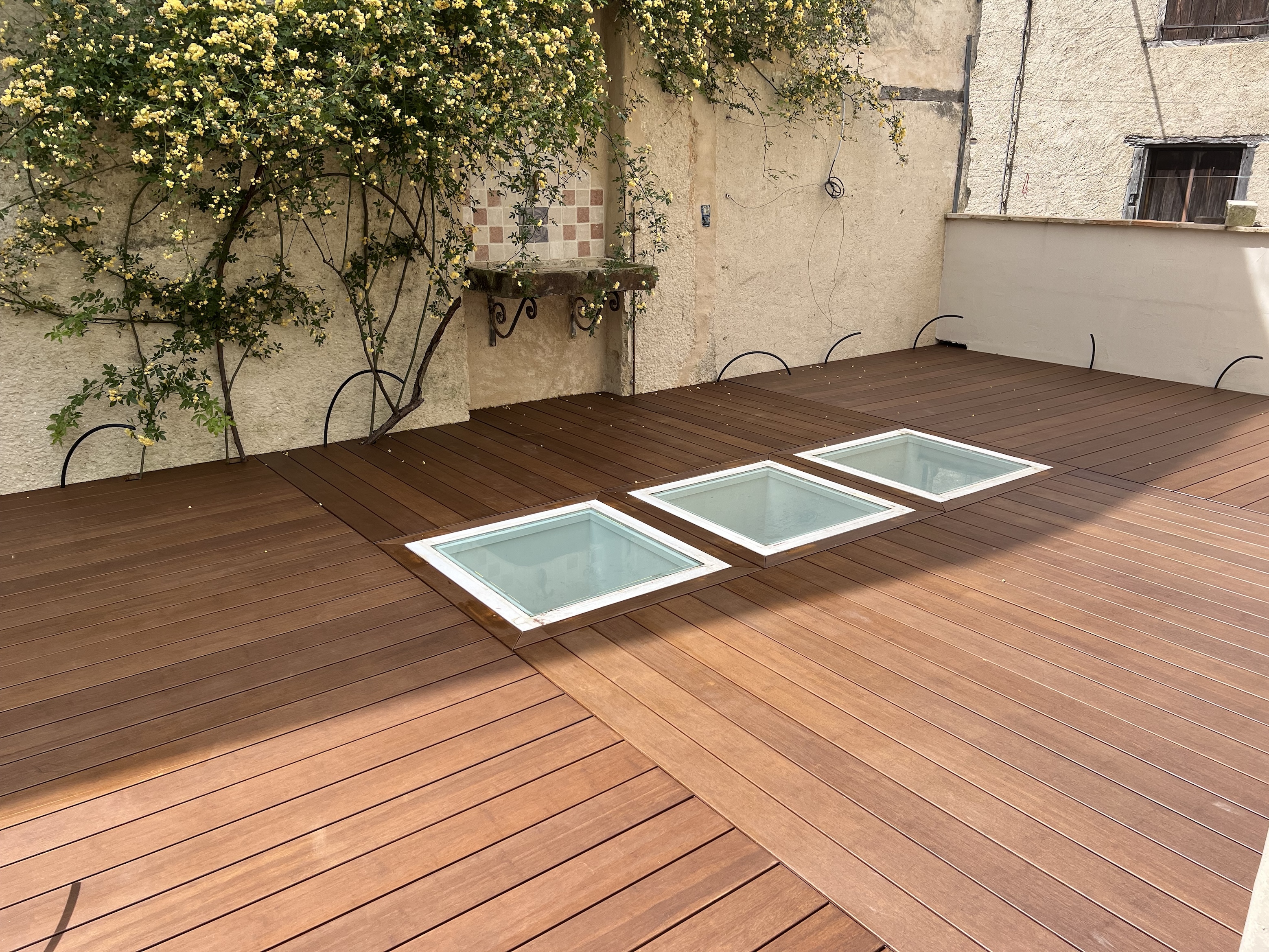 Terrasse bambou lumière zénithale