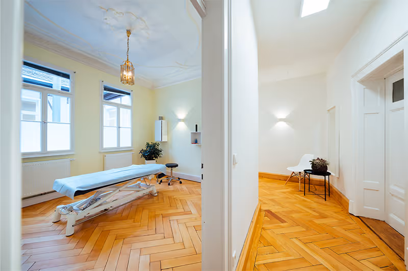 Gemütliches Eck-Behandlungszimmer bei physioconcept Nürnberg
