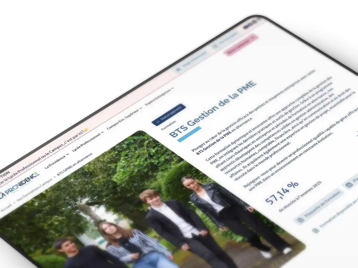 Page web décrivant le BTS Gestion de la PME avec photo de quatre jeunes marchant en extérieur sous des arbres.