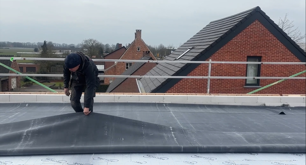 Michiels Dakwerken kiest voor kwaliteit met BossCover EPDM