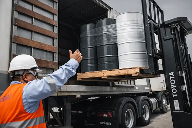 Entrega de tambores de acero de 200L