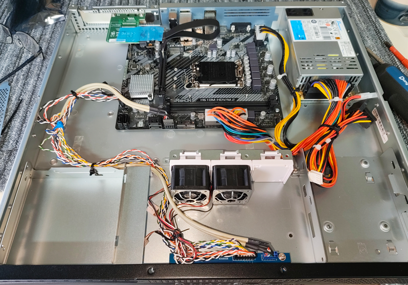 1U full chassis view