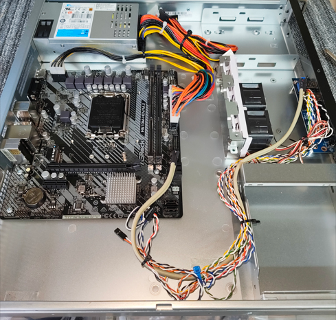 1U PSU & drive bay area