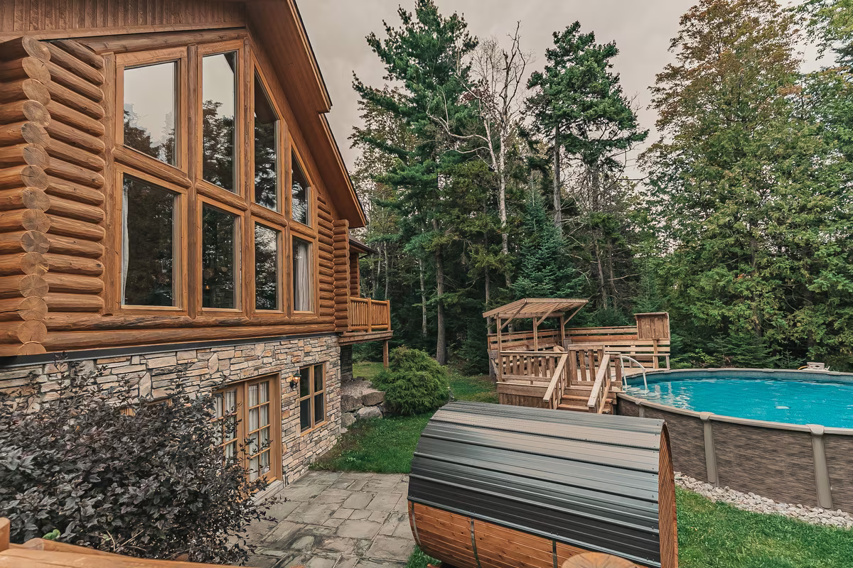 Piscine cour, chalet Harfang