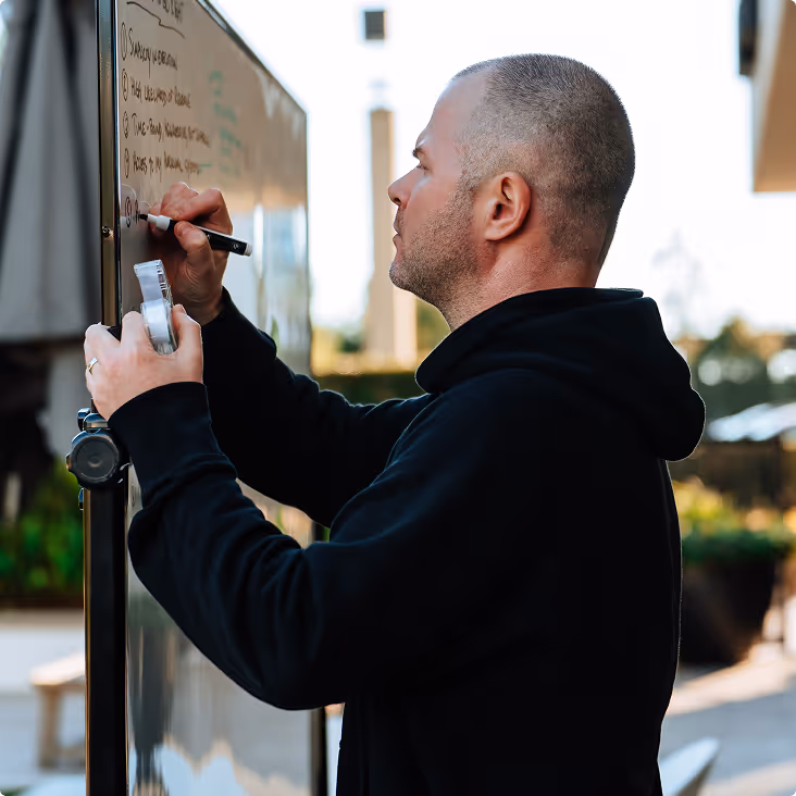 Justin Welsh partners with Kajabi for a 30 day free trial