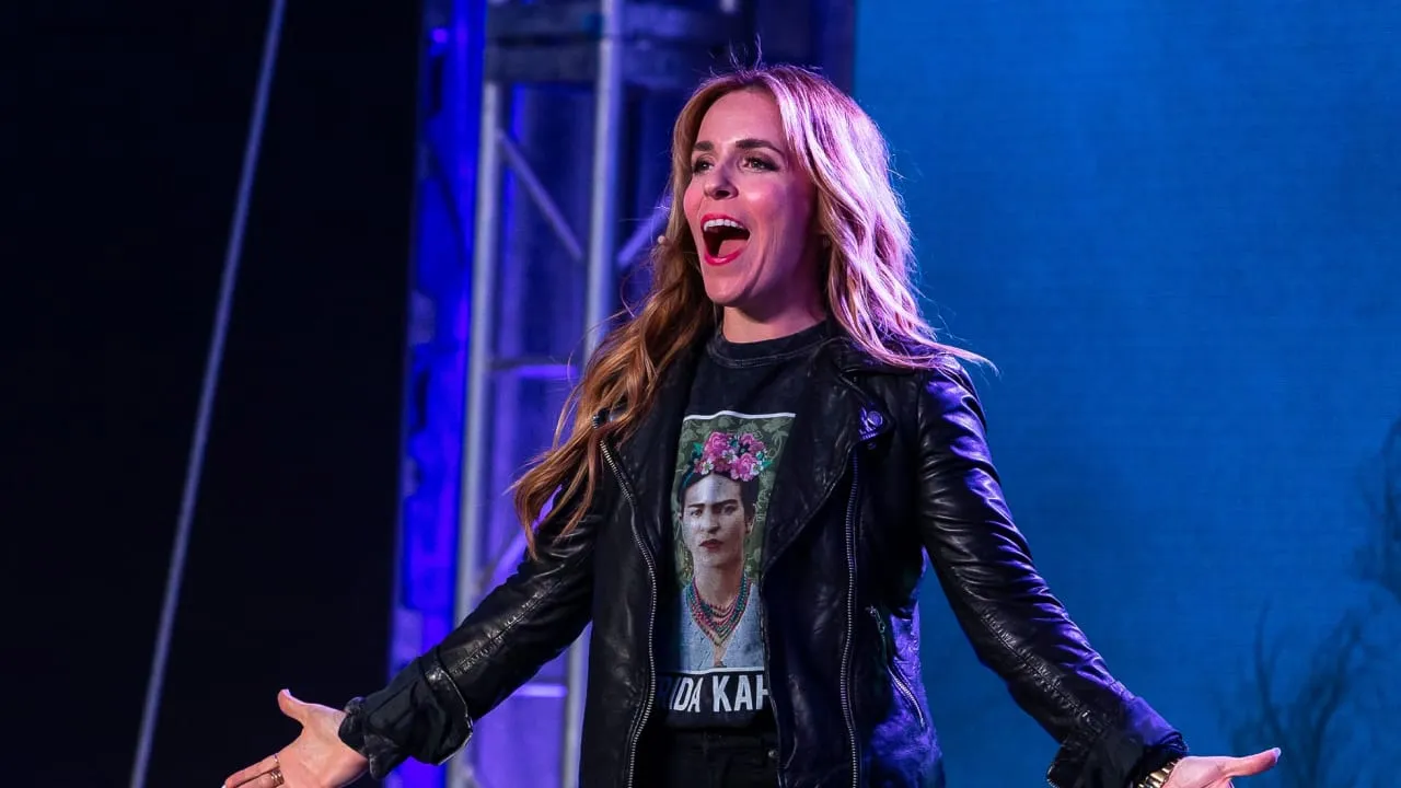 Best-Selling author Rachel Hollis