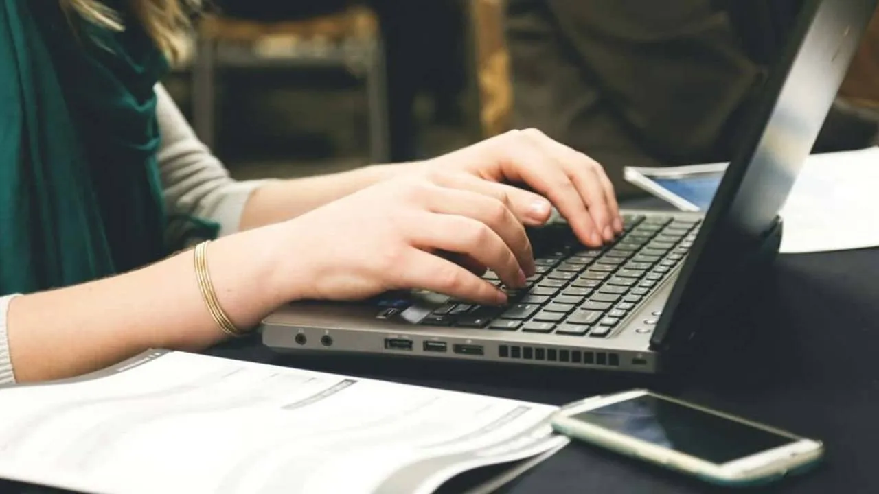 How to write confirmation emails that convert with examples