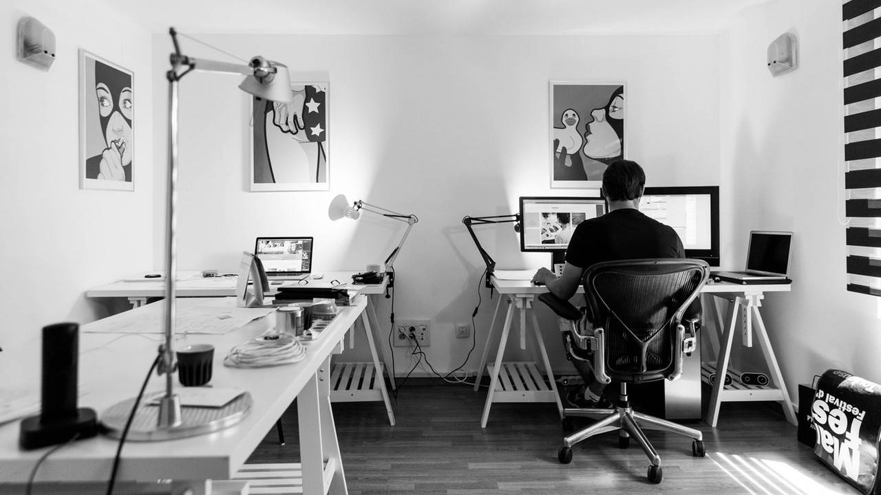 Learn to sell digital products and make money from home