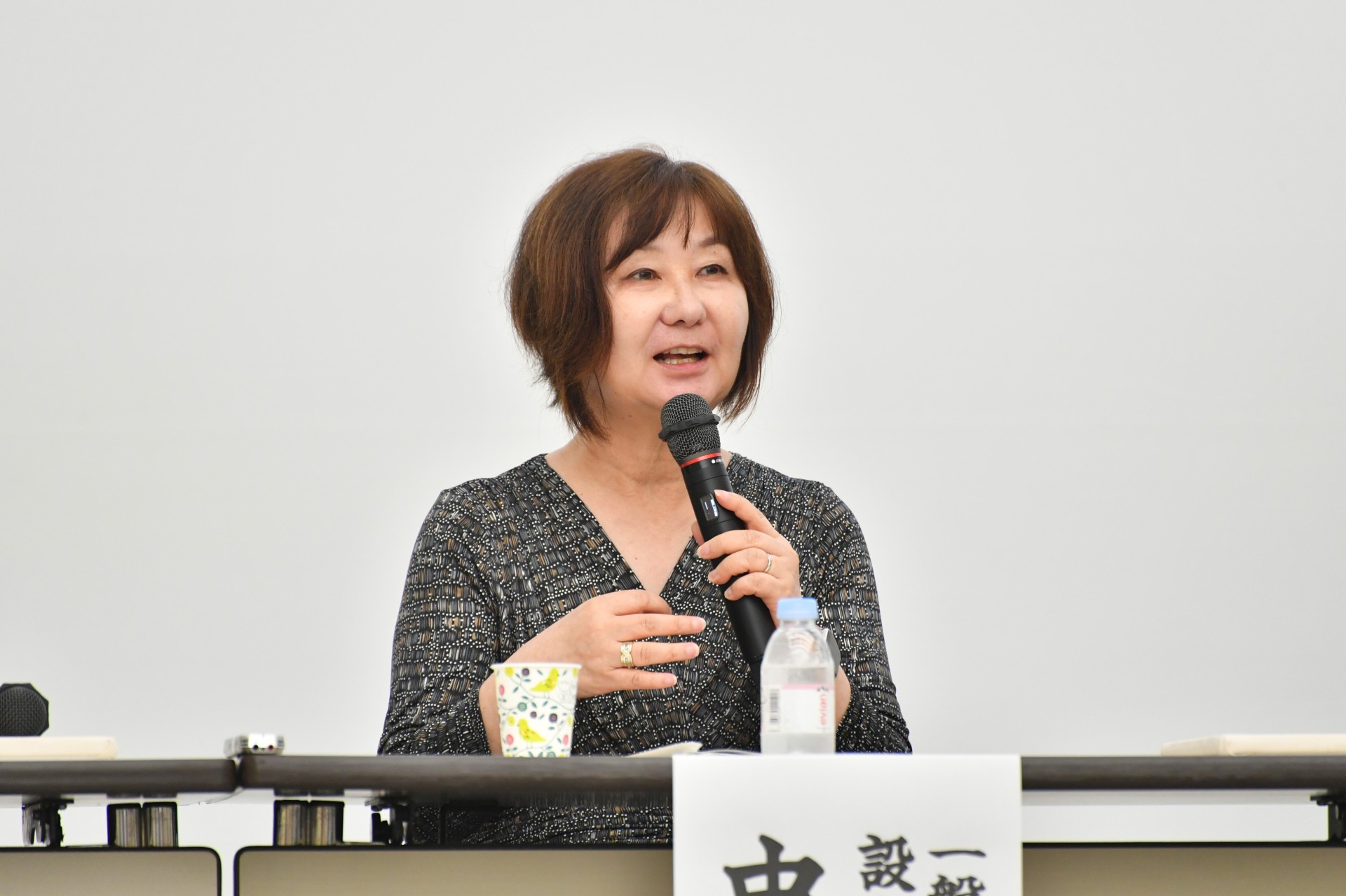Tomoko Maeda-Chubachi speaking at a symposium in 2025.
