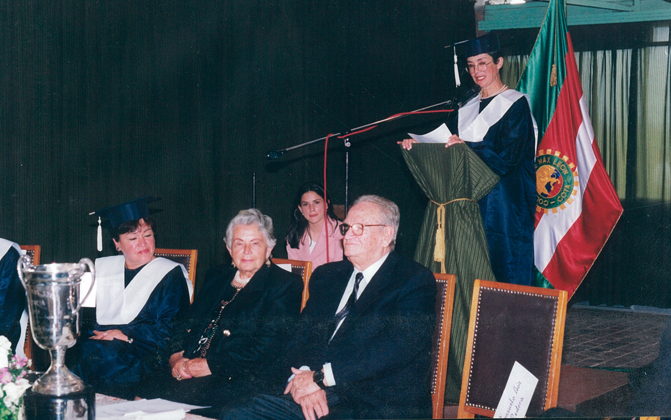 Estudiantes Colegio Bilingüe Jose Max Leon