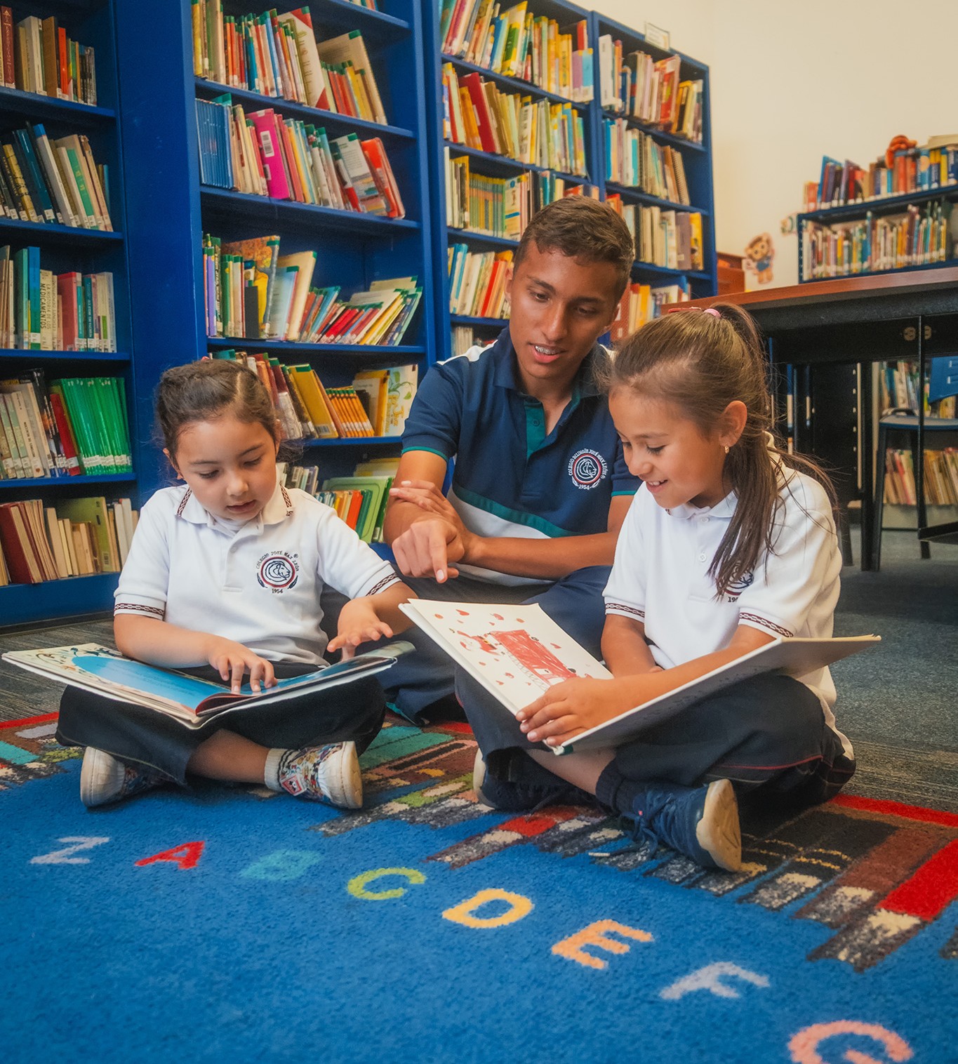 Estudiantes Colegio Bilingüe Jose Max Leon