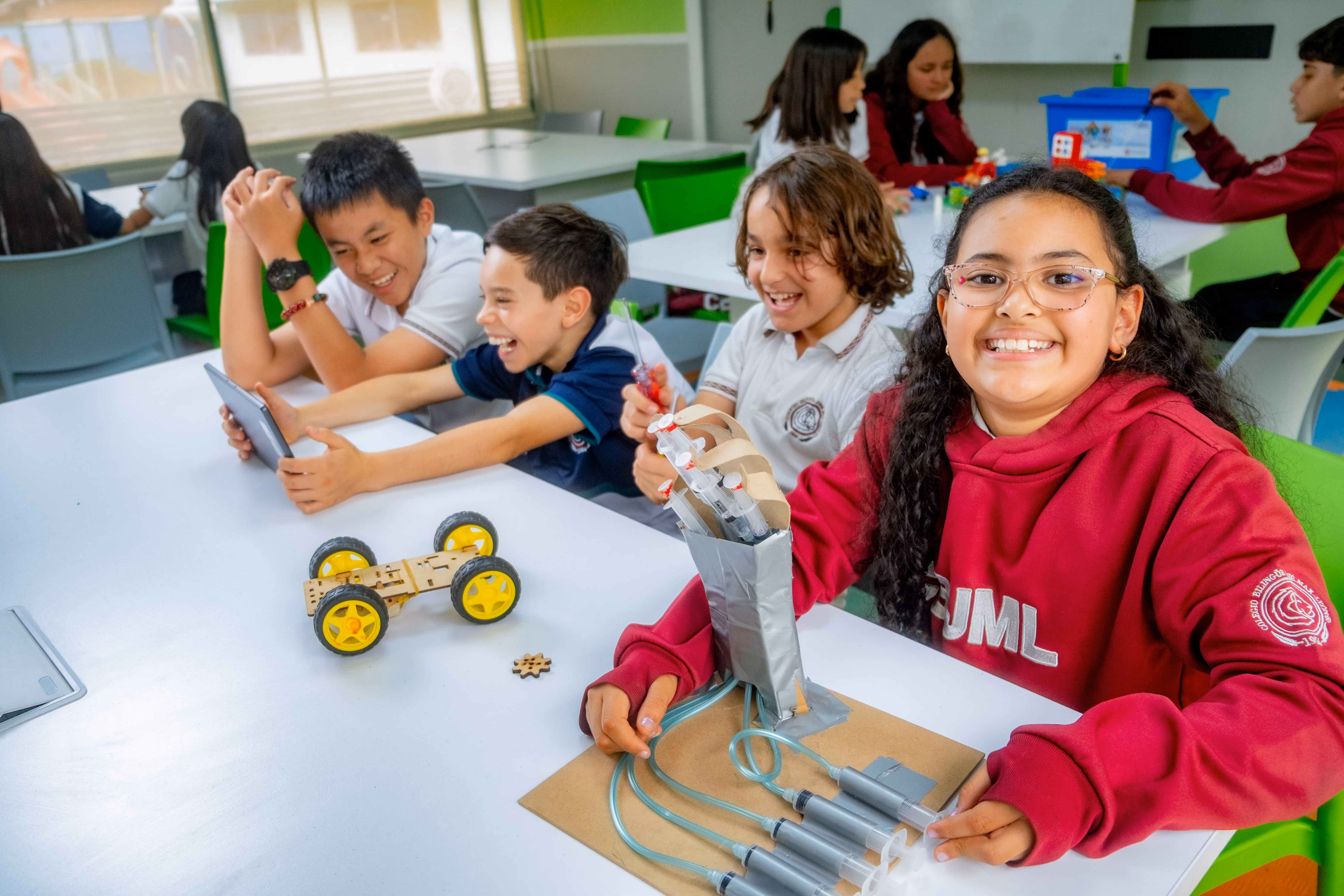 Estudiantes STEAM Colegio Bilingüe Jose Max Leon