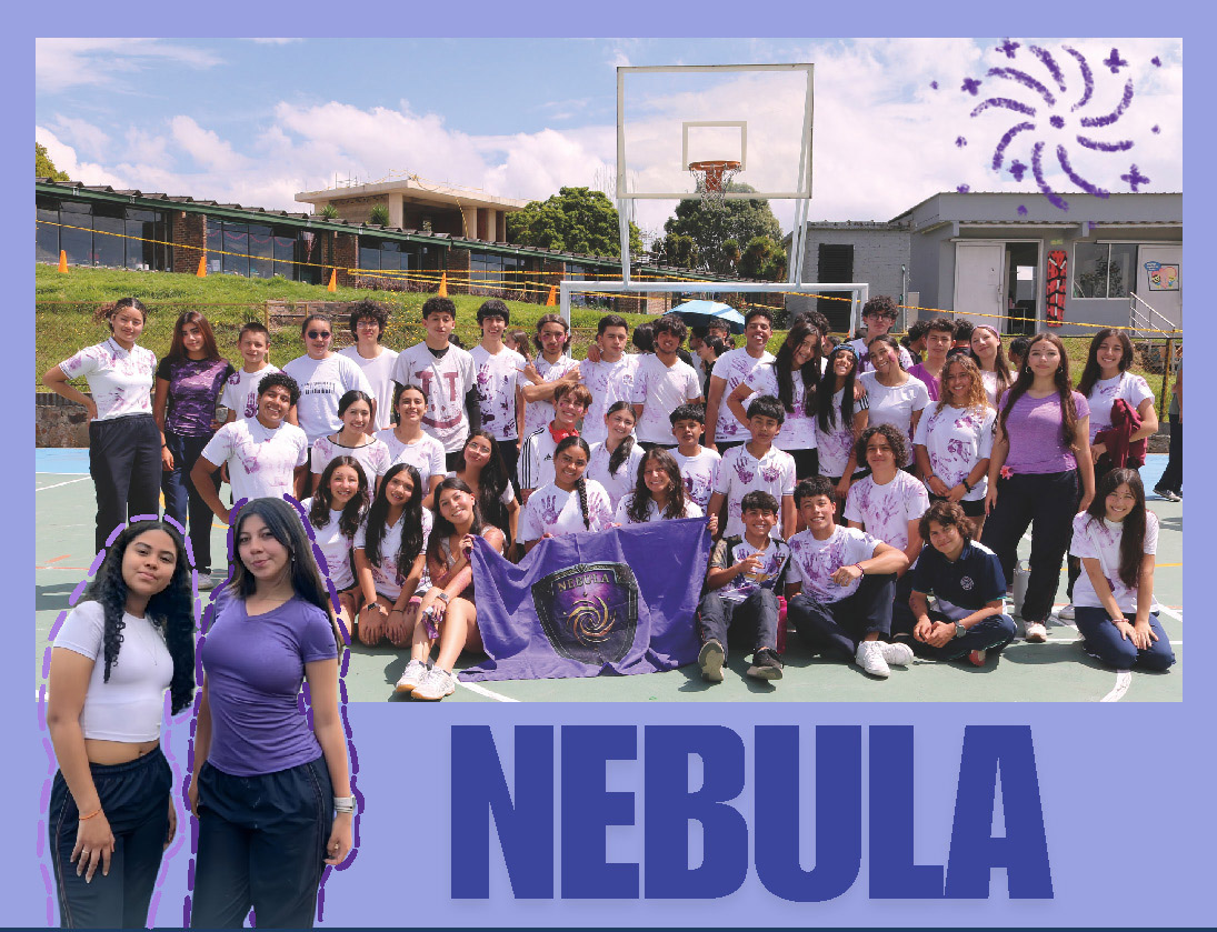 Grupo de estudiantes en una cancha, sosteniendo bandera morada con el logo de Nébulá y dos chicas al frente.