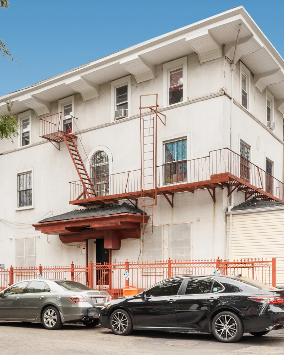 Exterior of 727 Beck Street building