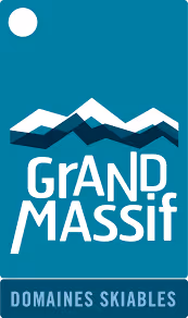 Logo Grand Massif avec des montagnes stylisées blanches sur fond bleu, texte « Grand Massif » et « Domaines Skiables » en bas.