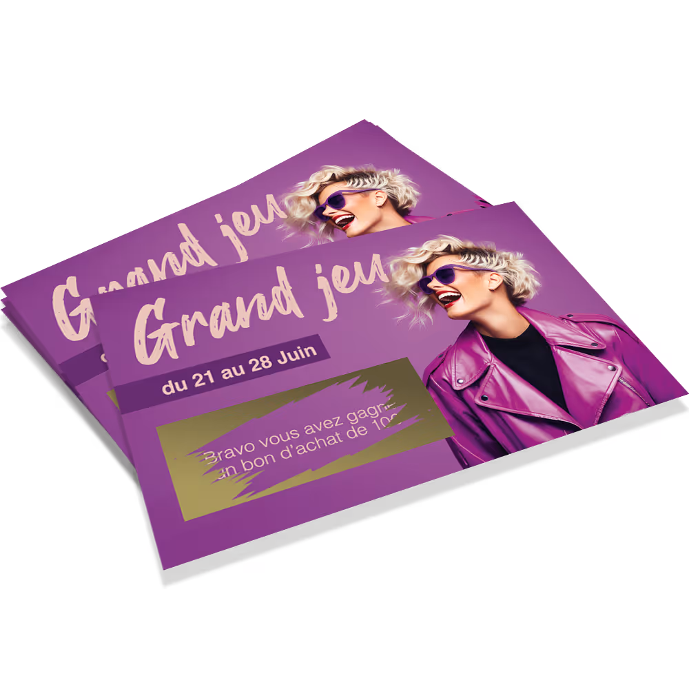 Deux billets violets affichant un concours du 21 au 28 juin avec une femme souriante portant une veste en cuir et des lunettes de soleil violettes.