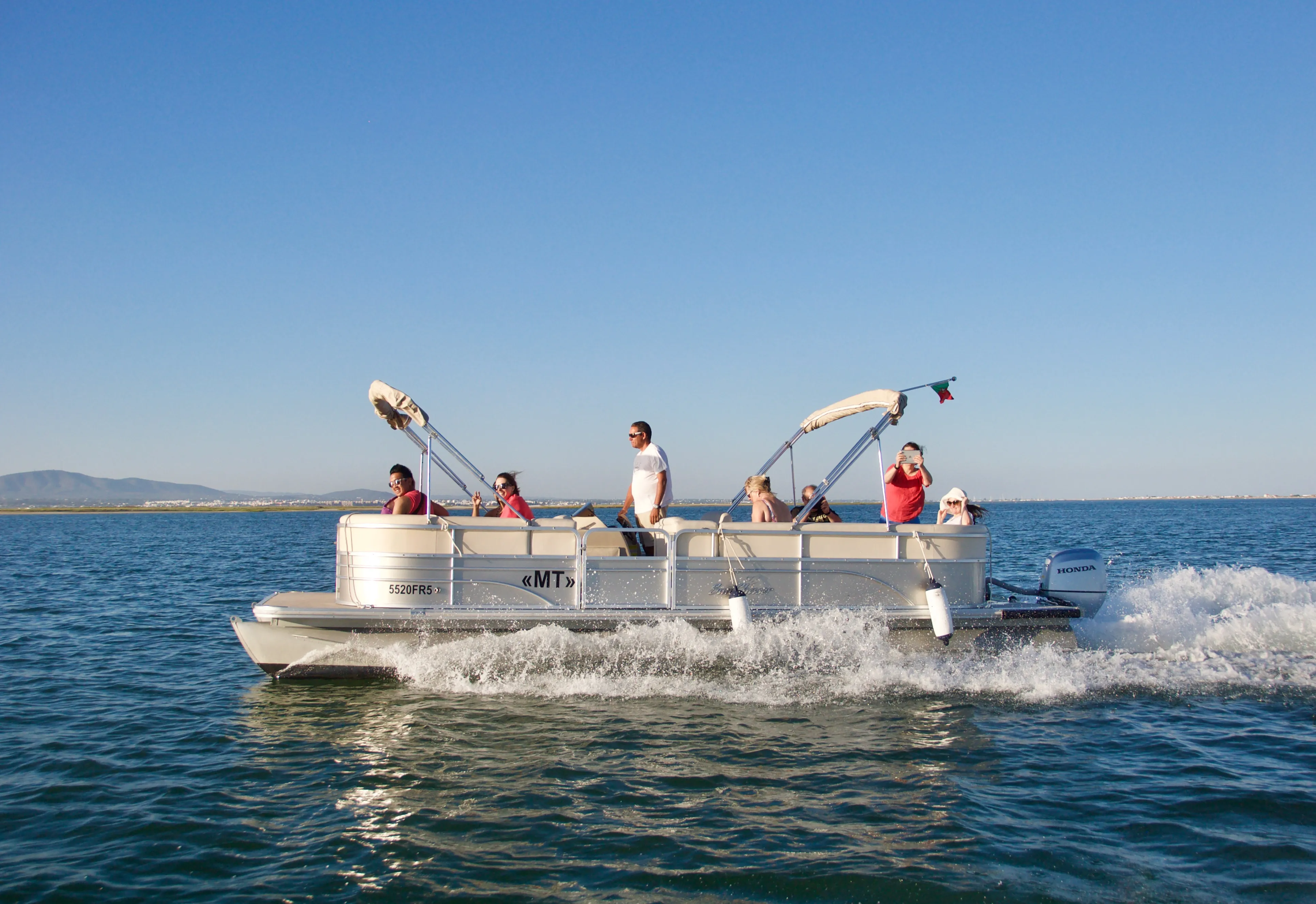 Boat to Faro Island