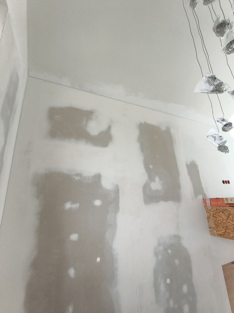 Fliesenverlegung im Badezimmer durch AVC Bau Augsburg