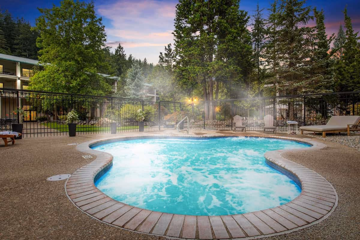 Bonneville Hot Springs Resort Washington - mineral pools in the Columbia Gorge at North Bonneville