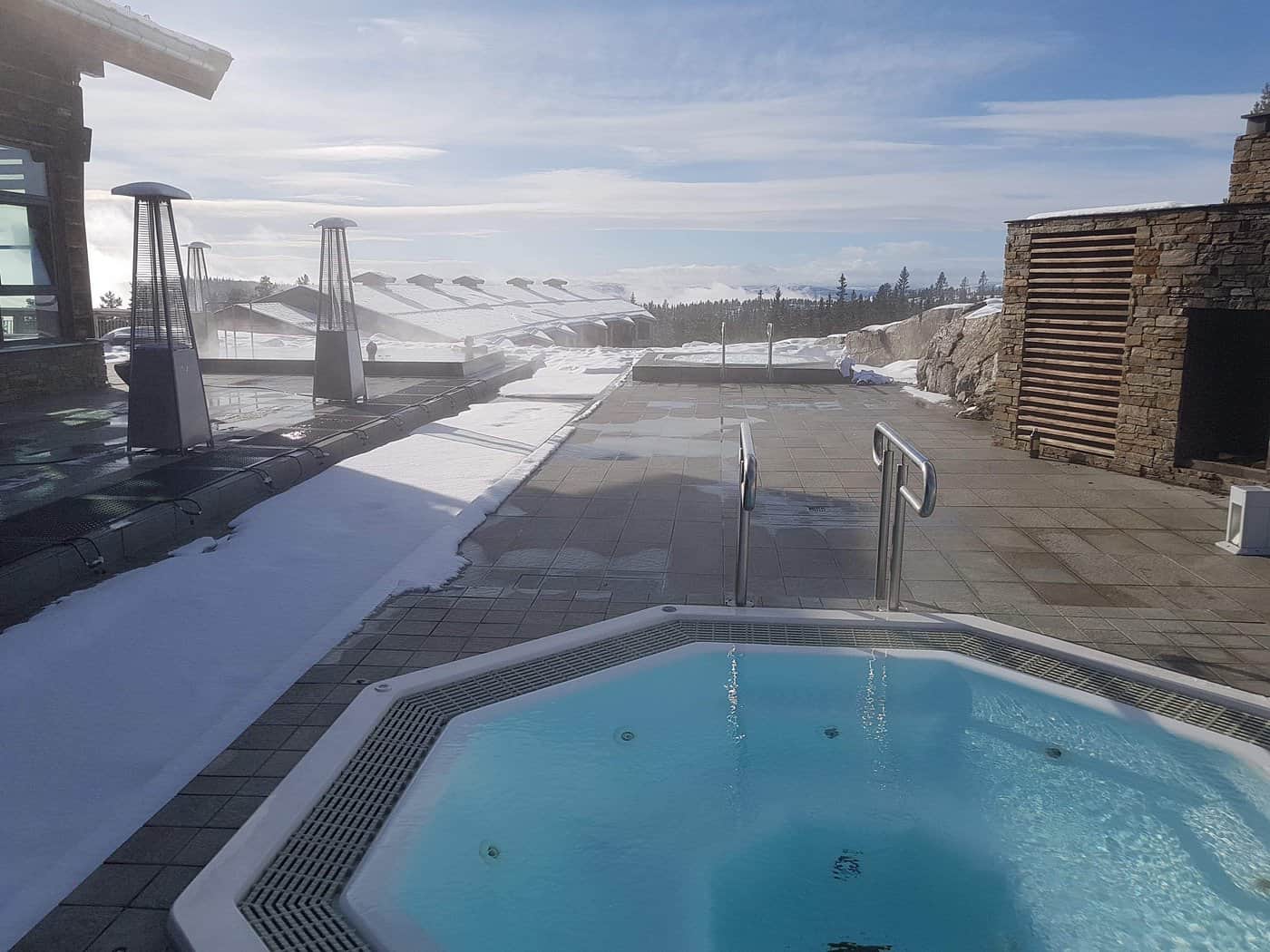 mountain resort spa with outdoor hot baths and jacuzzis at Norefjell SKi and Spa norway