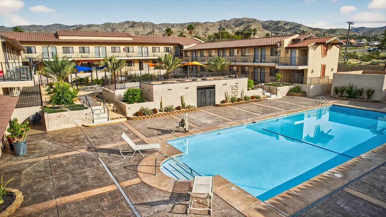 outdoor hot spring pool at relax hotel and spa california