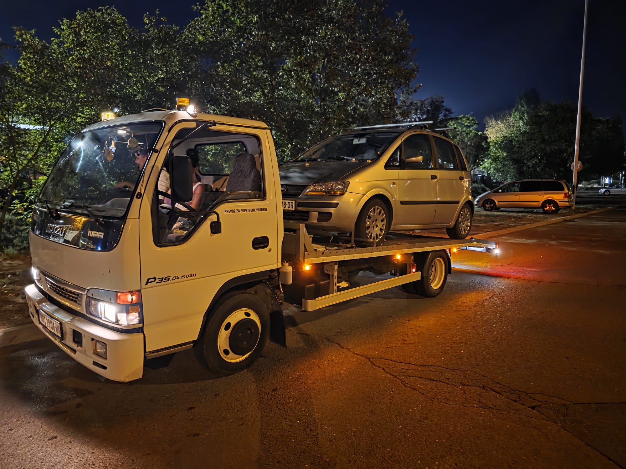 image of freshly made guacamole (for a mexican restaurant)