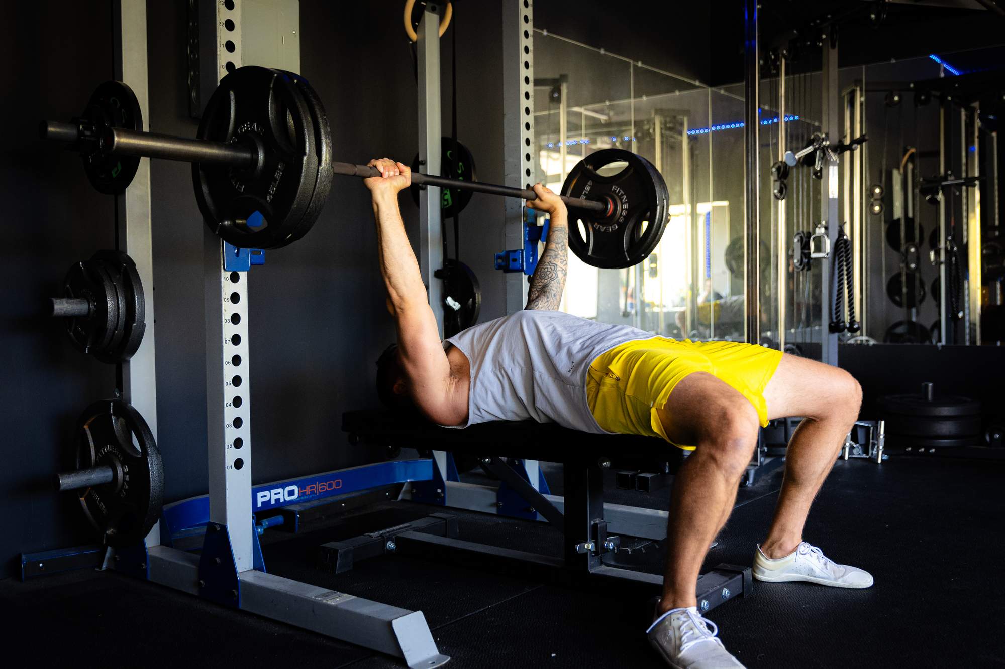 man bench presses in the gym
