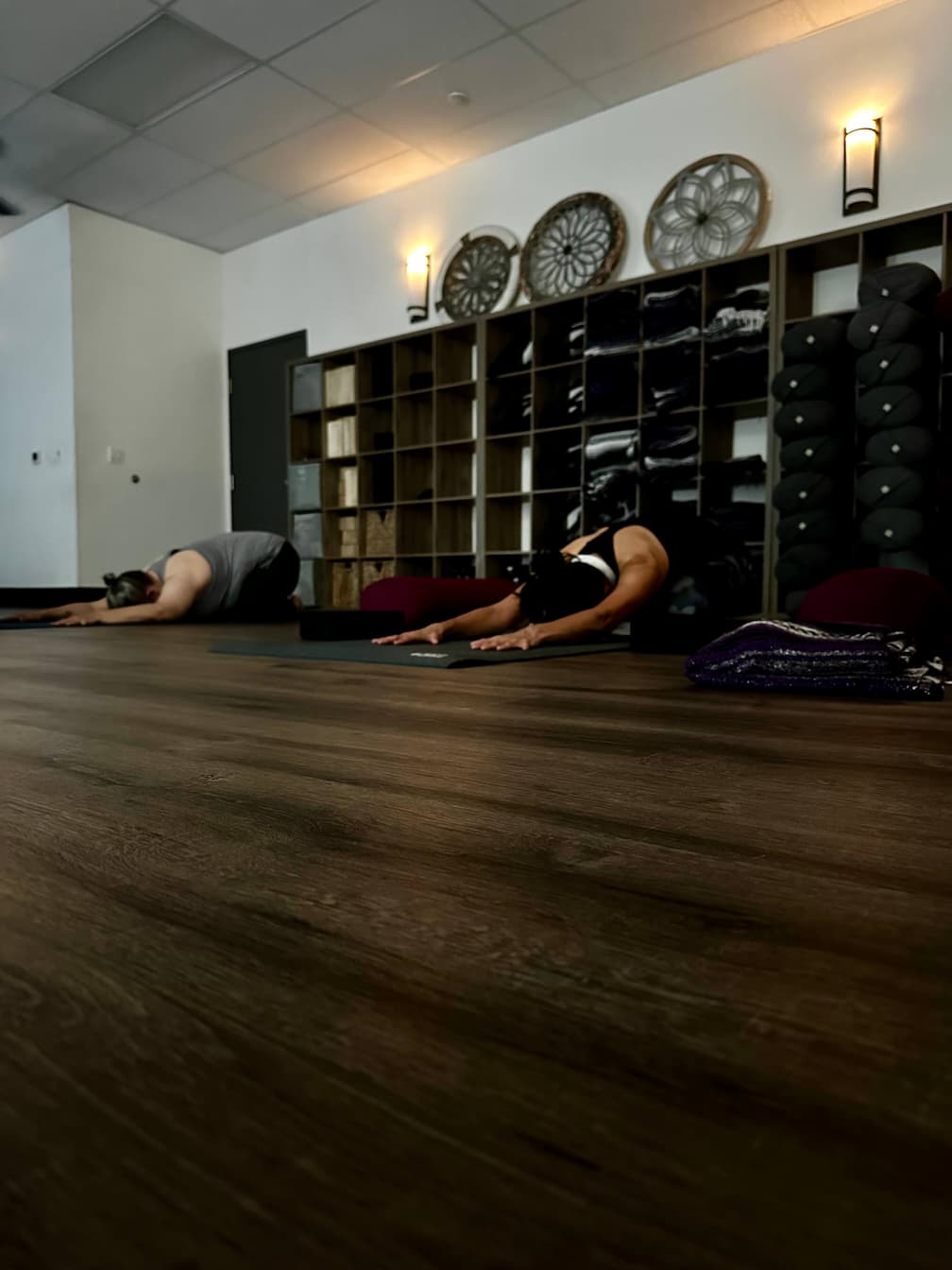 image of weightlifting session for a gym