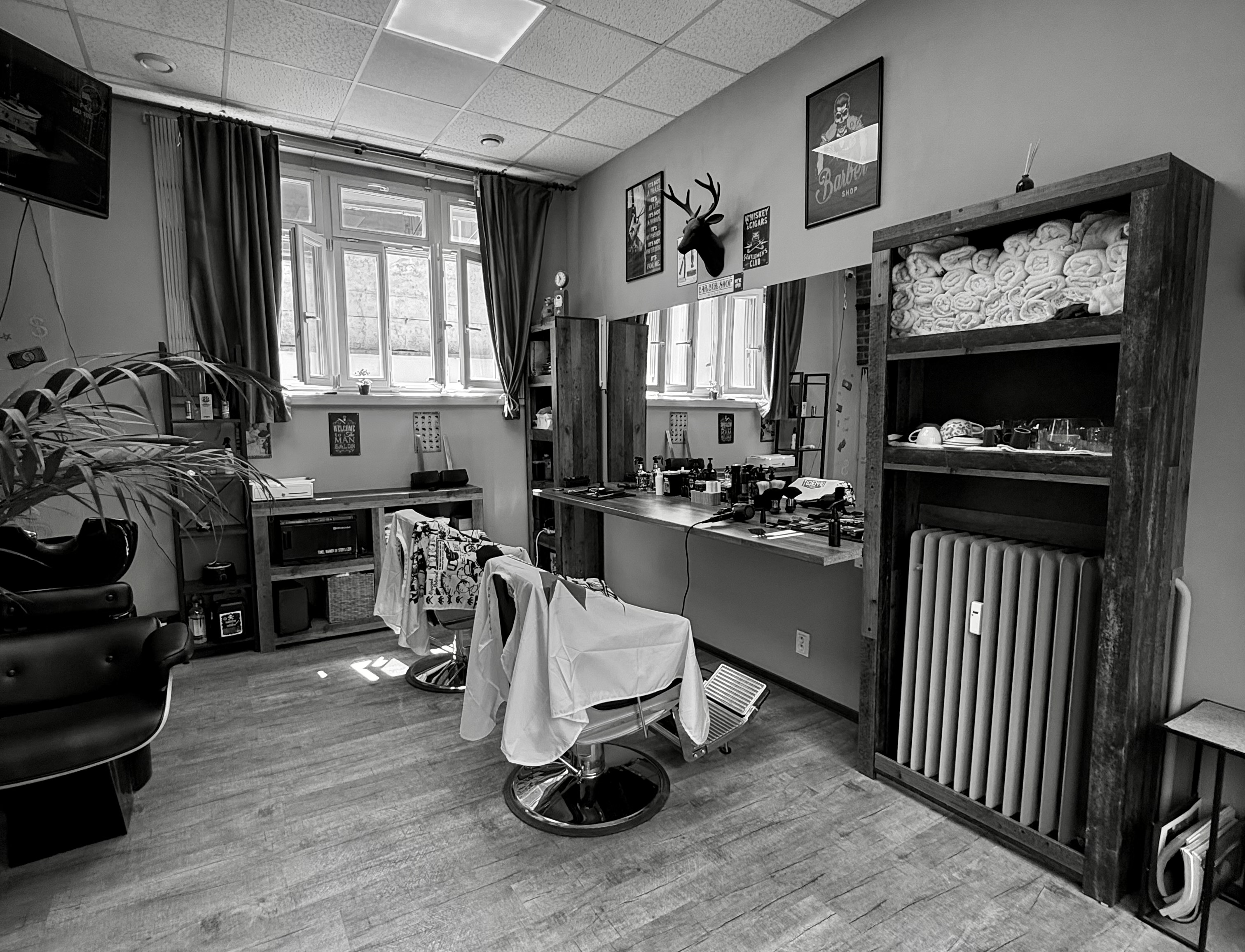 Interiér barbershop Praha 2 - holičství na Karláku