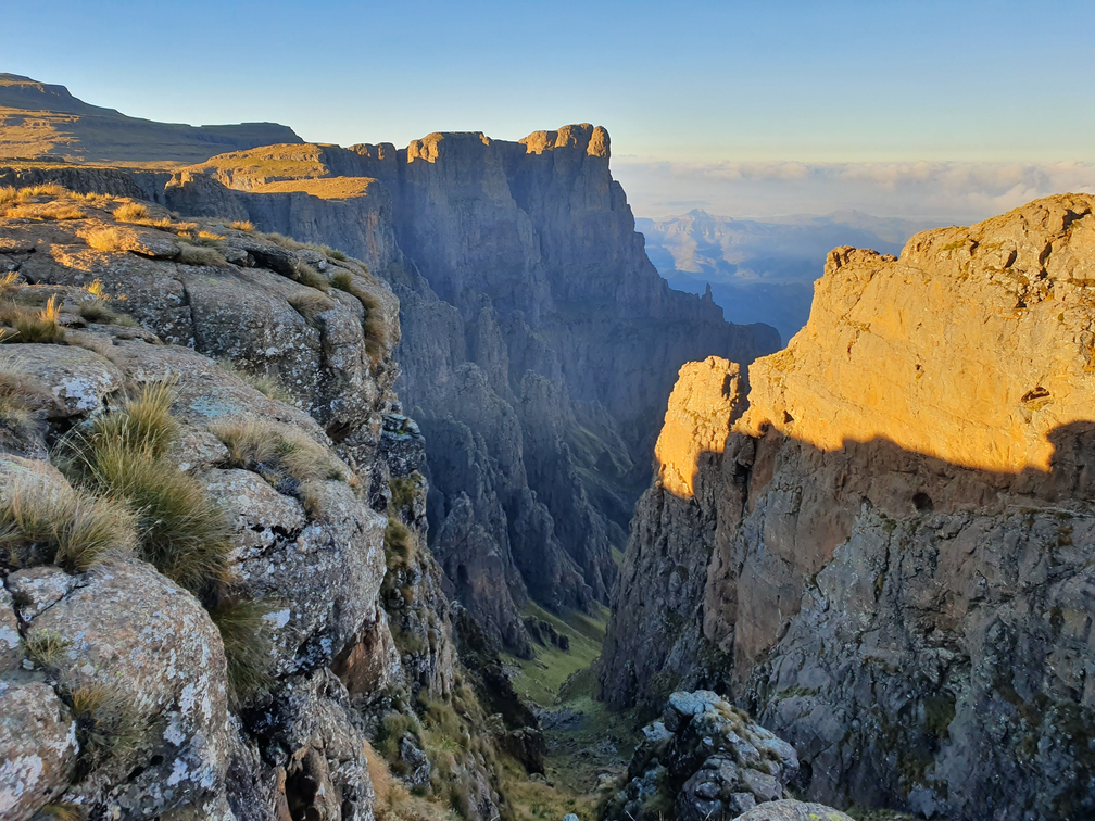 Ours. S. South Africa Drakensberg Mini traverse