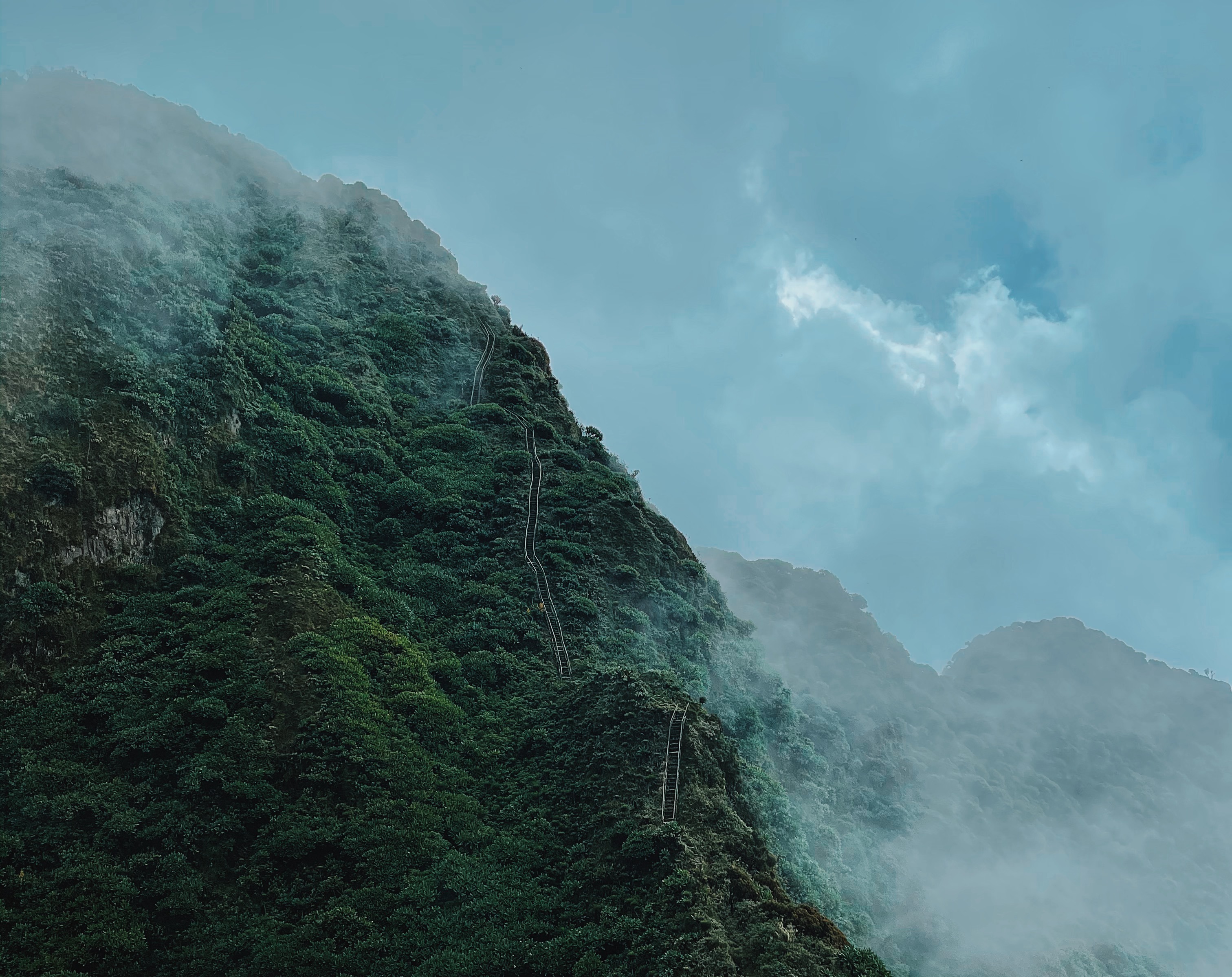 Virunga Mountains, Sabyinyo hike